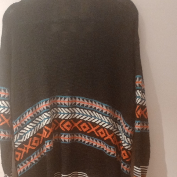Black xl eyeshadow name brand sweater worn twice. In mint condition - Picture 3 of 4